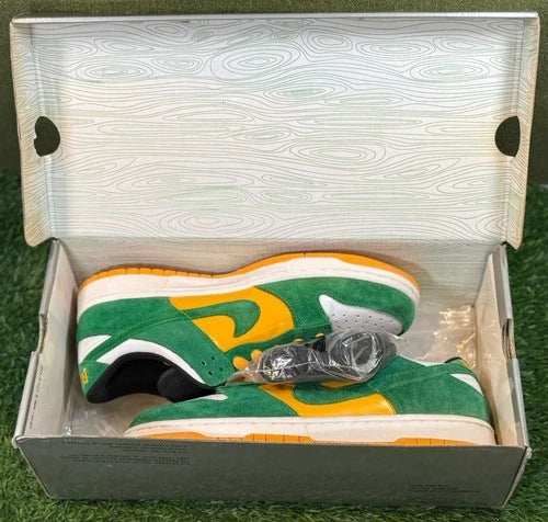 Nike SB Dunk Low 'Bucks' (Size 9)