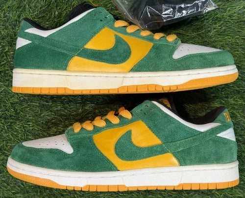 Nike SB Dunk Low 'Bucks' (Size 9)